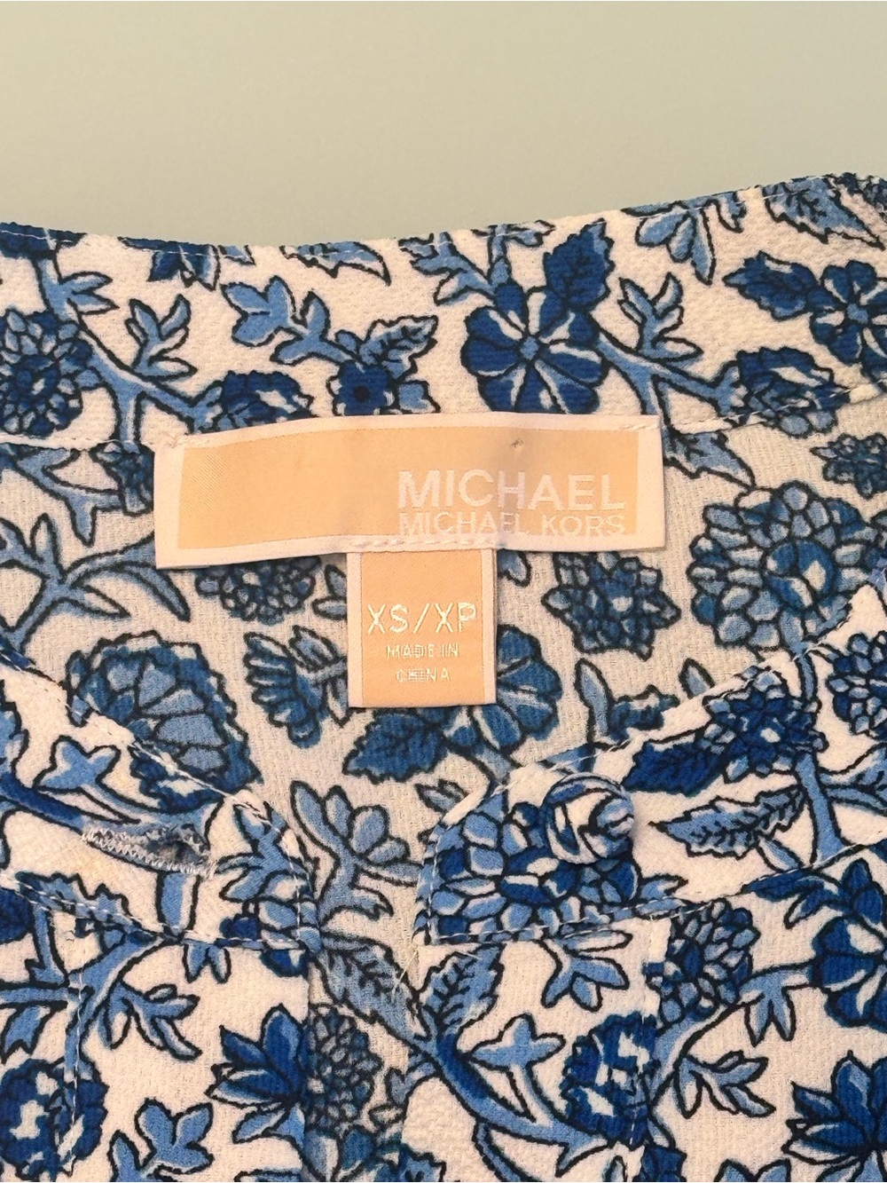 MICHAEL Michael Kors Blue White Floral Pleated Dress Smocked Bell Sleeve XS - Picture 2 of 12